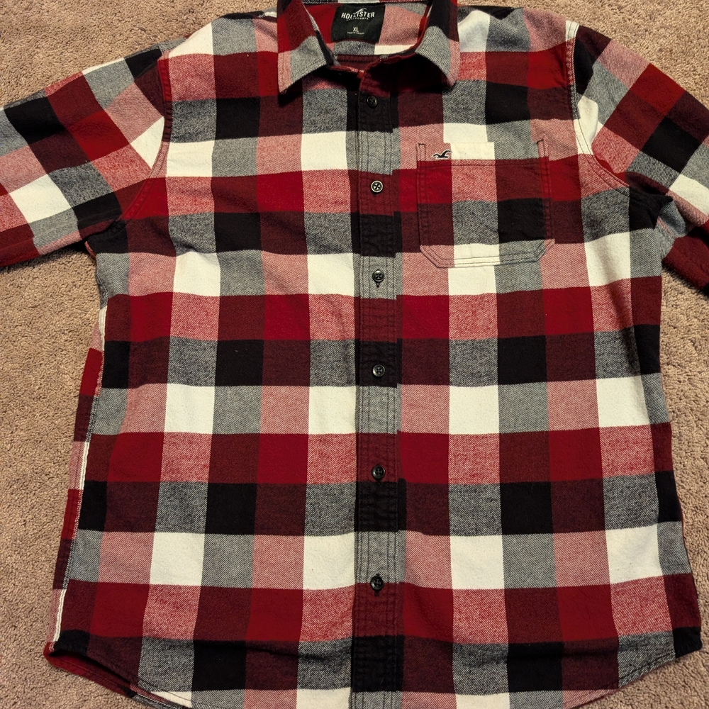 Men's Hollister Flannel Red and Black Plaid Casual Button Down Shirt Size XL